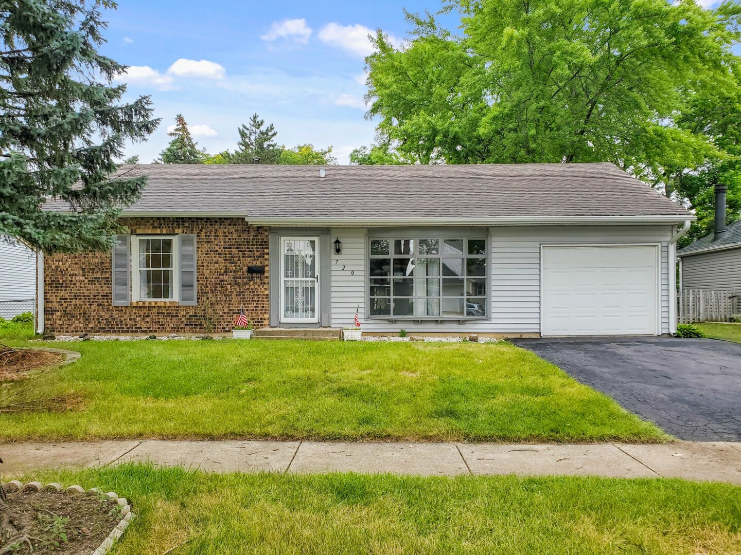 720 Country Lane, Roselle, IL