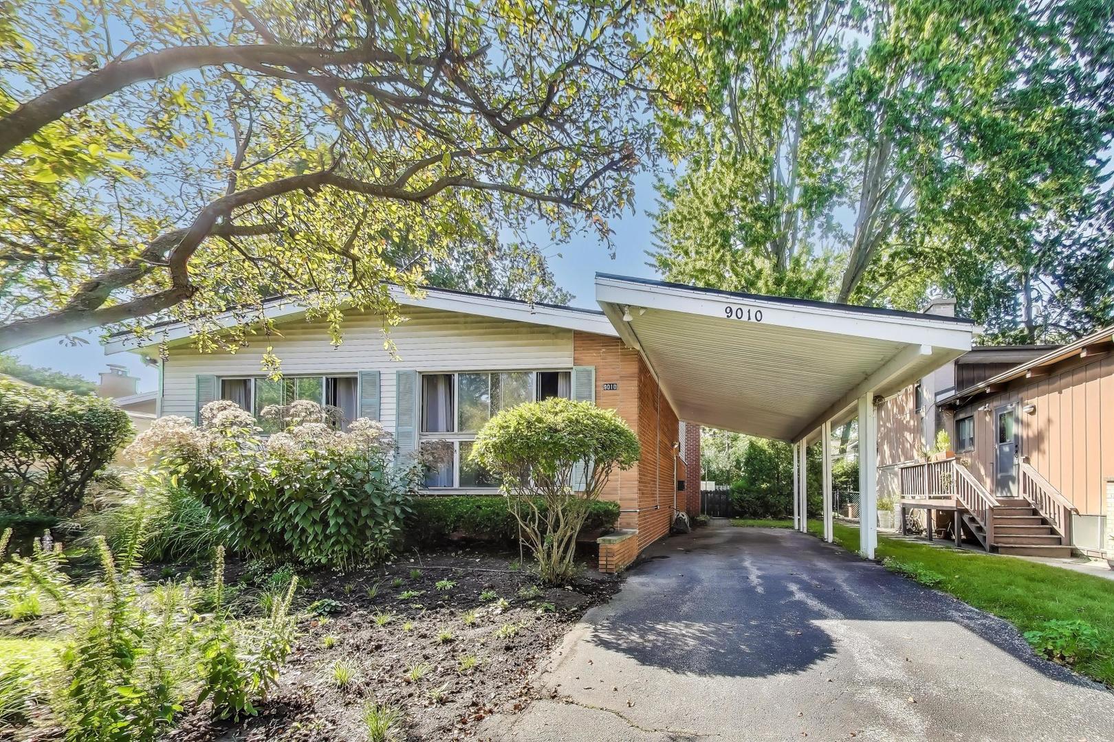 9010 Samoset Trail, Skokie, IL