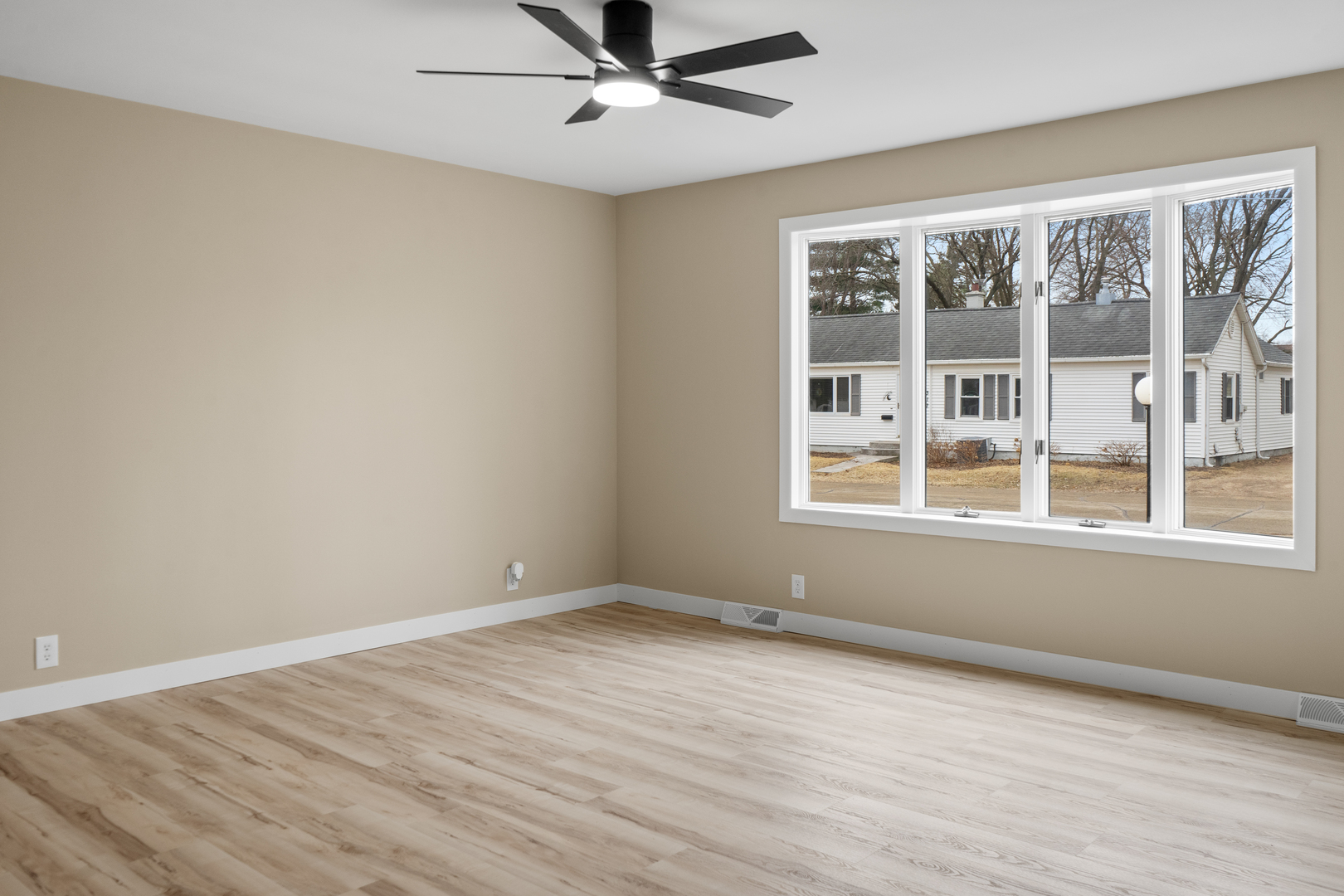 316 8th Avenue, Camanche, IA