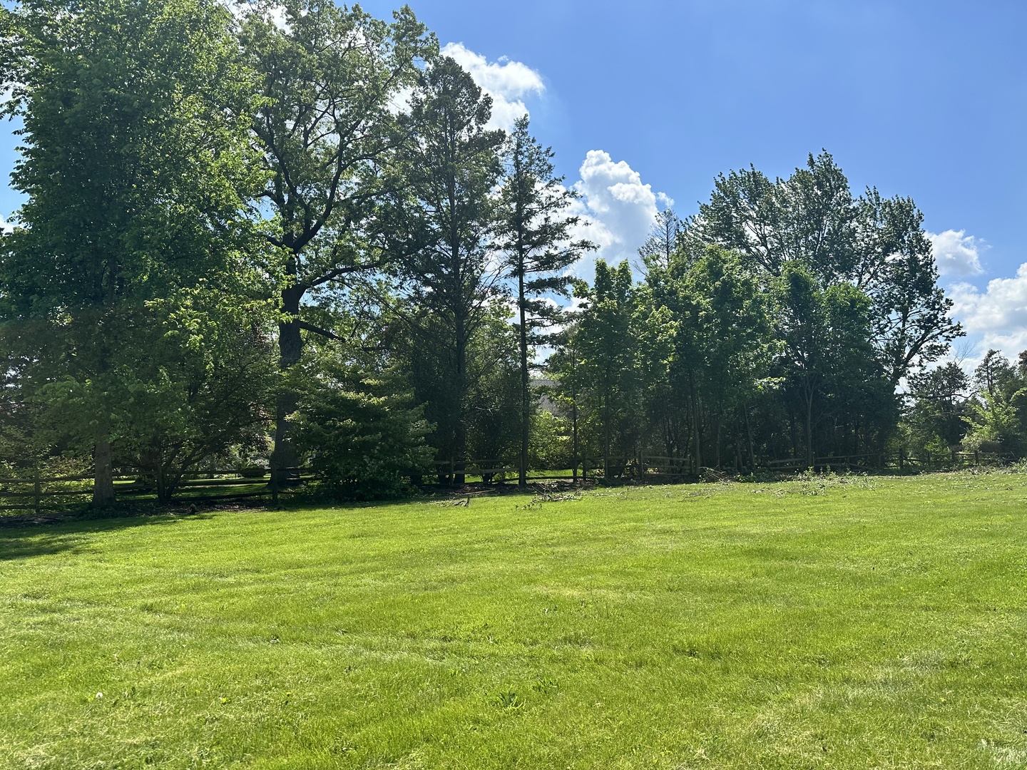 110 E Farnham Lane, Wheaton, IL