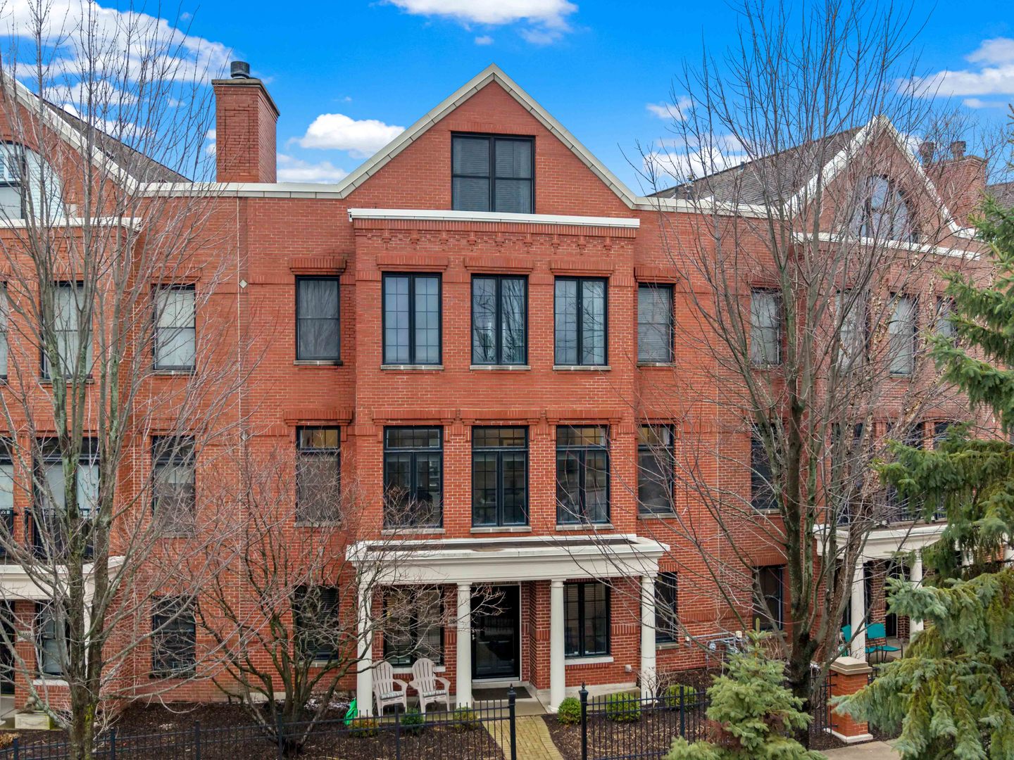 2048 Valor Court, Glenview, IL