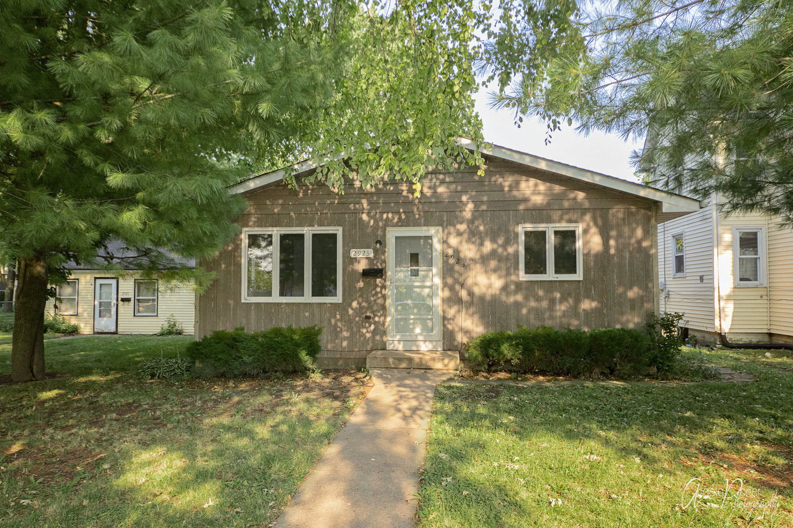 2923 Ezra Avenue, Zion, IL