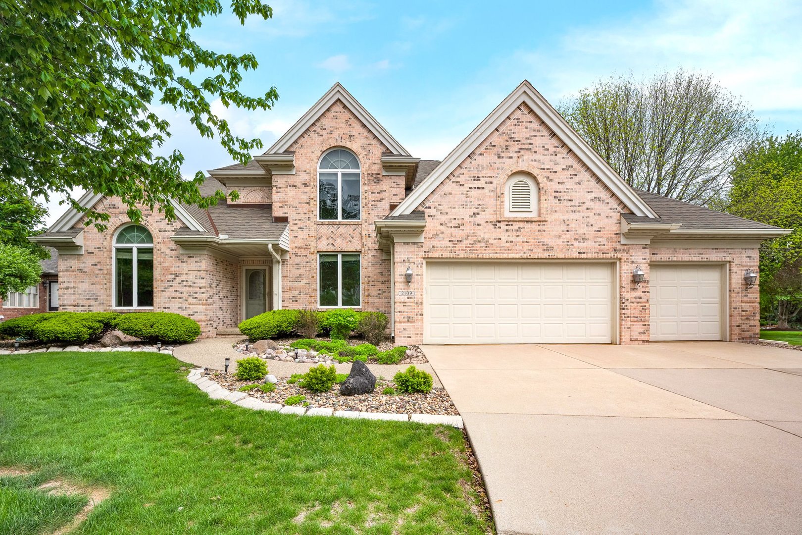 2109 Hackberry Road, Bloomington, IL