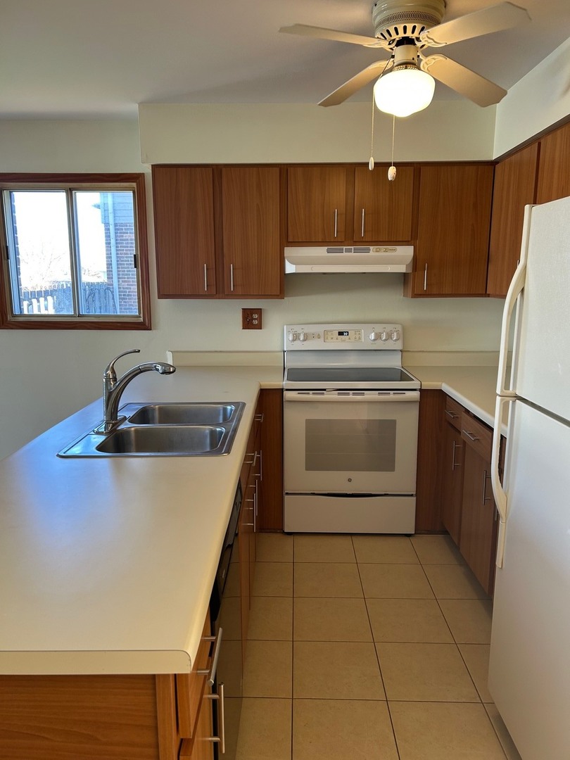 626 Terry Court #A, Roselle, IL