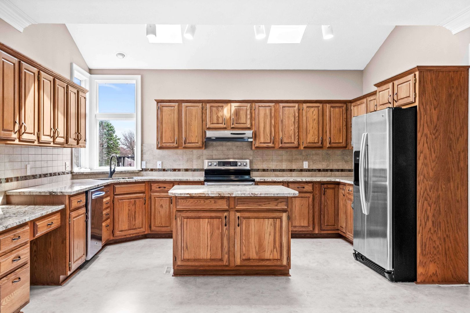 7 Red Stone Court, Bloomington, IL