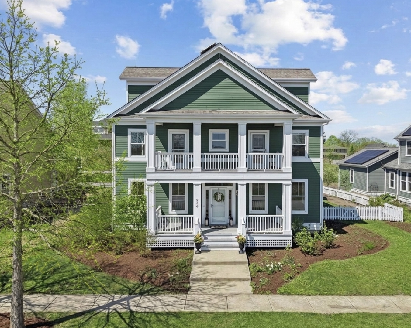 884 Blazing Star Road, Grayslake, IL