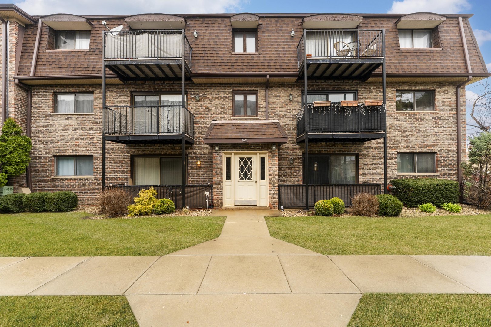 7632 W Lawrence Avenue #1A, Harwood Heights, IL
