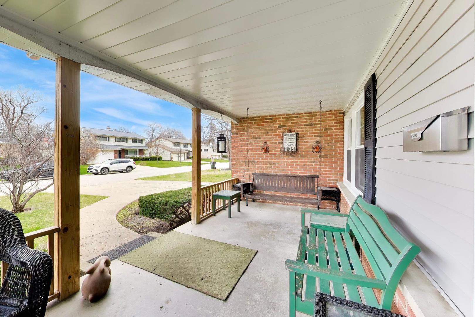 1111 E Greenwood Drive, Mount Prospect, IL