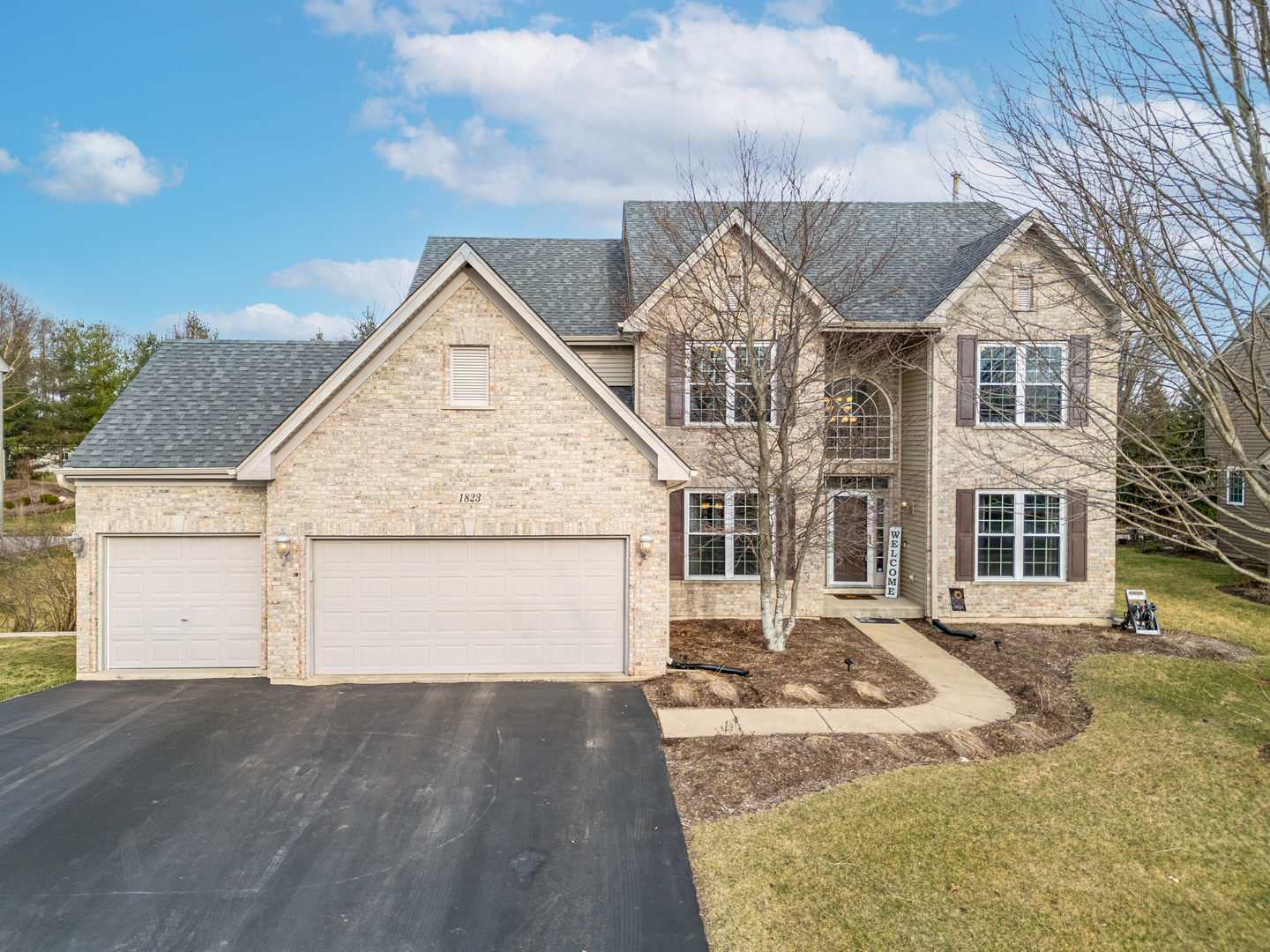 1823 Kings Gate Lane, Crystal Lake, IL