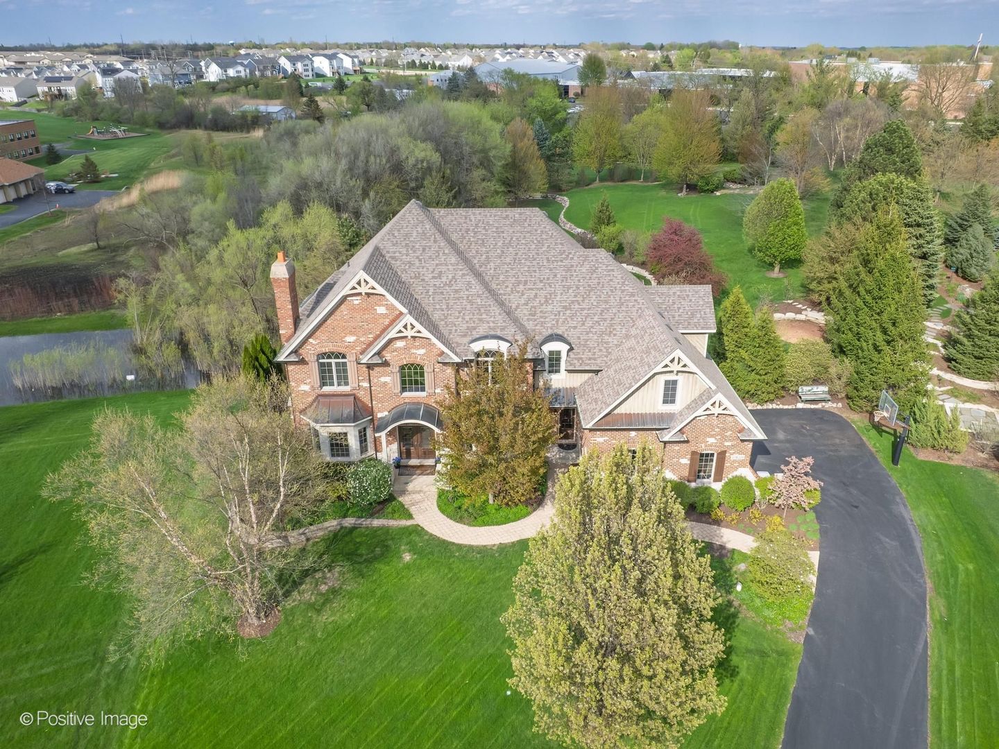 37W220 MISSION HILLS Drive, St. Charles, IL