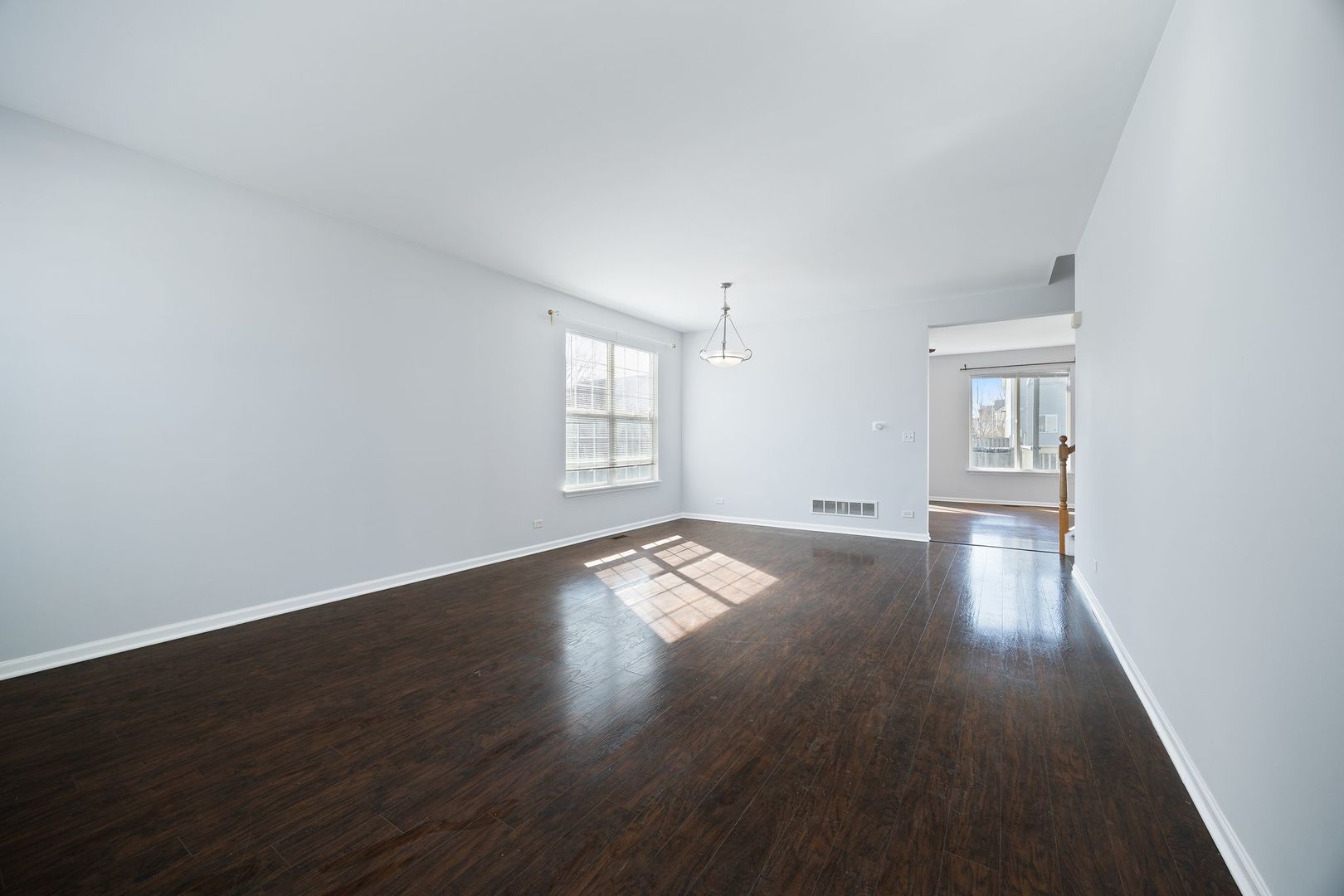 579 W CALDWELL Drive, Round Lake, IL