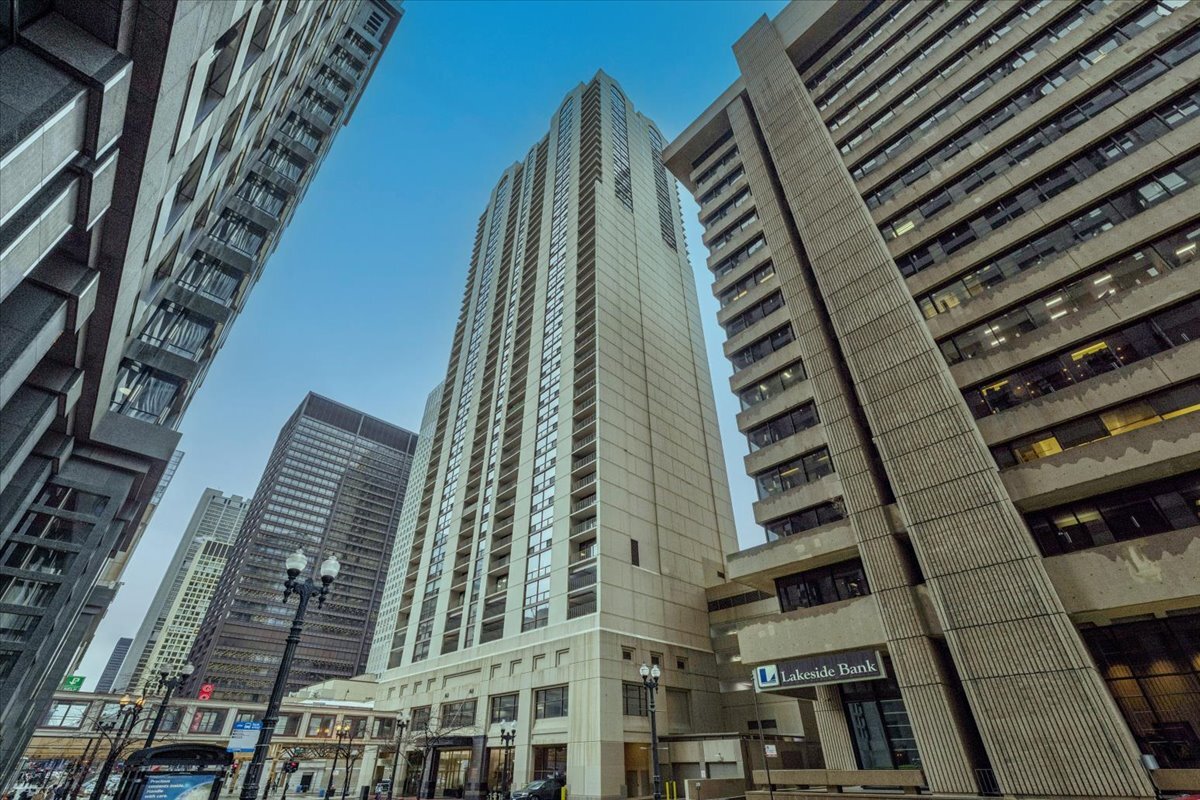 200 N Dearborn Street #2502, Chicago, IL