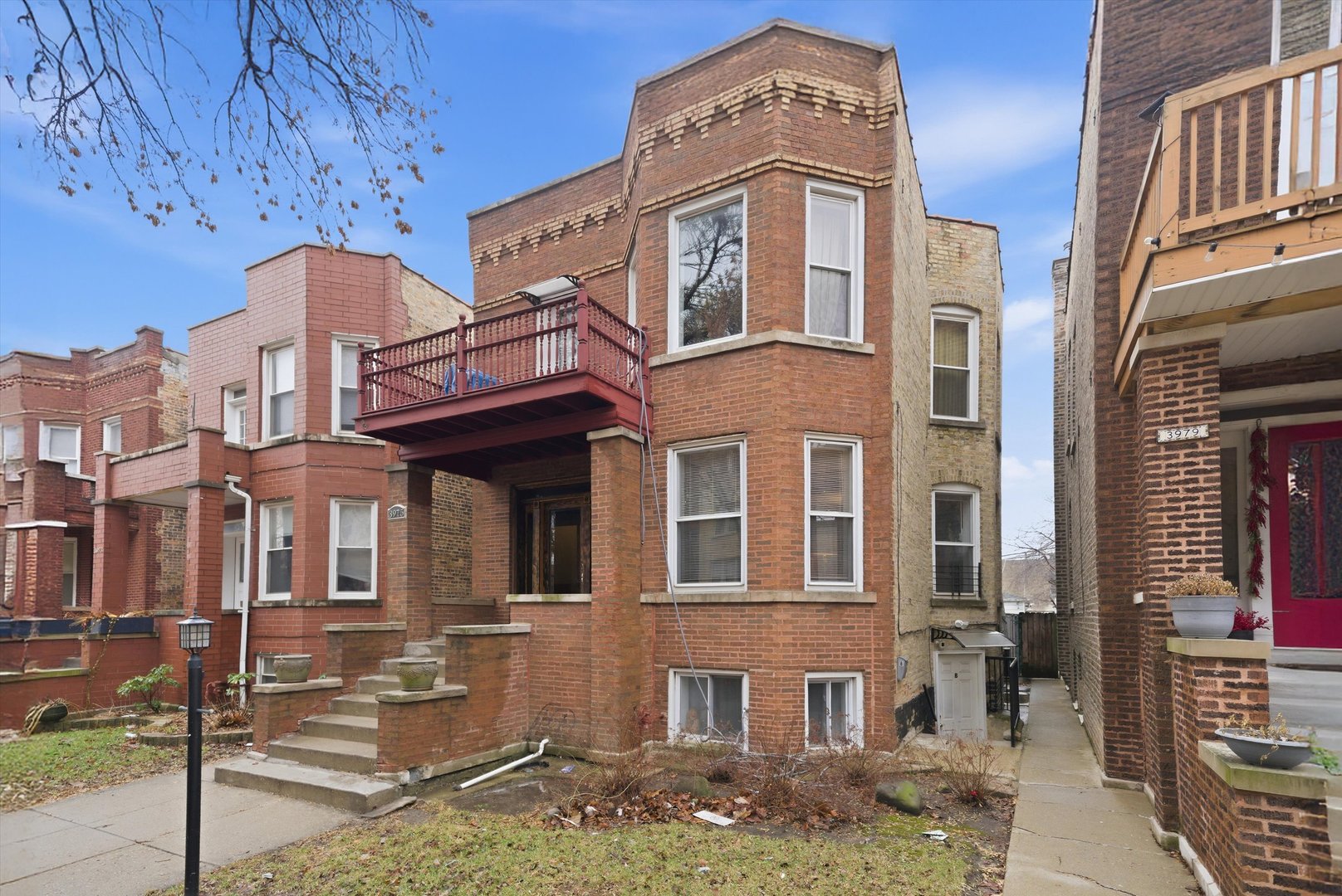 3975 W Barry Avenue, Chicago, IL