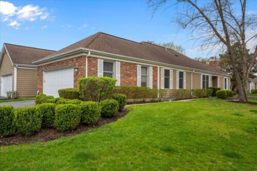 17 Sommerset Lane, Lincolnshire, IL