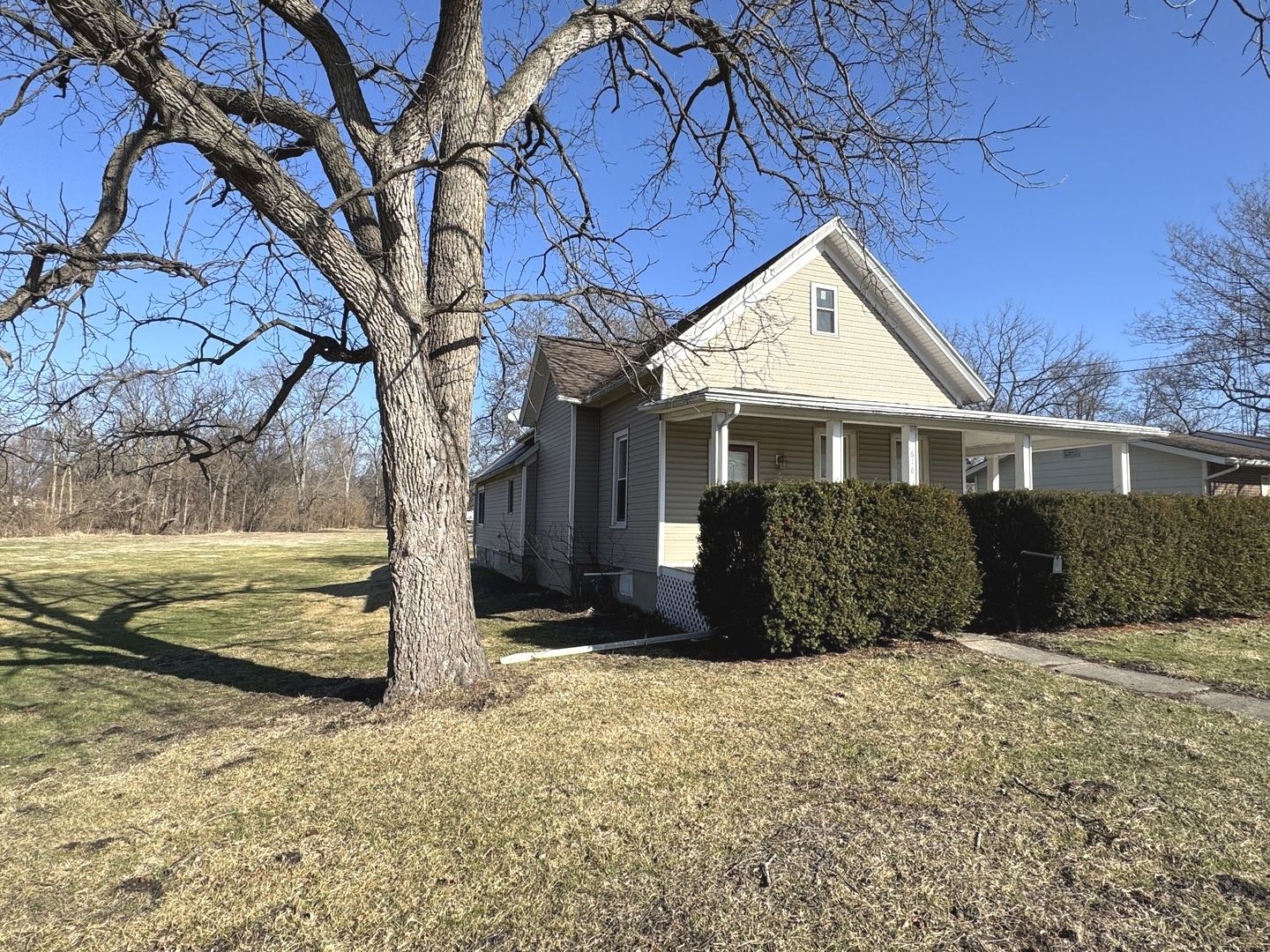 616 E Main Street, Amboy, IL