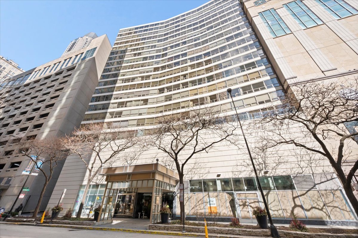 110 E Delaware Place #404, Chicago, IL