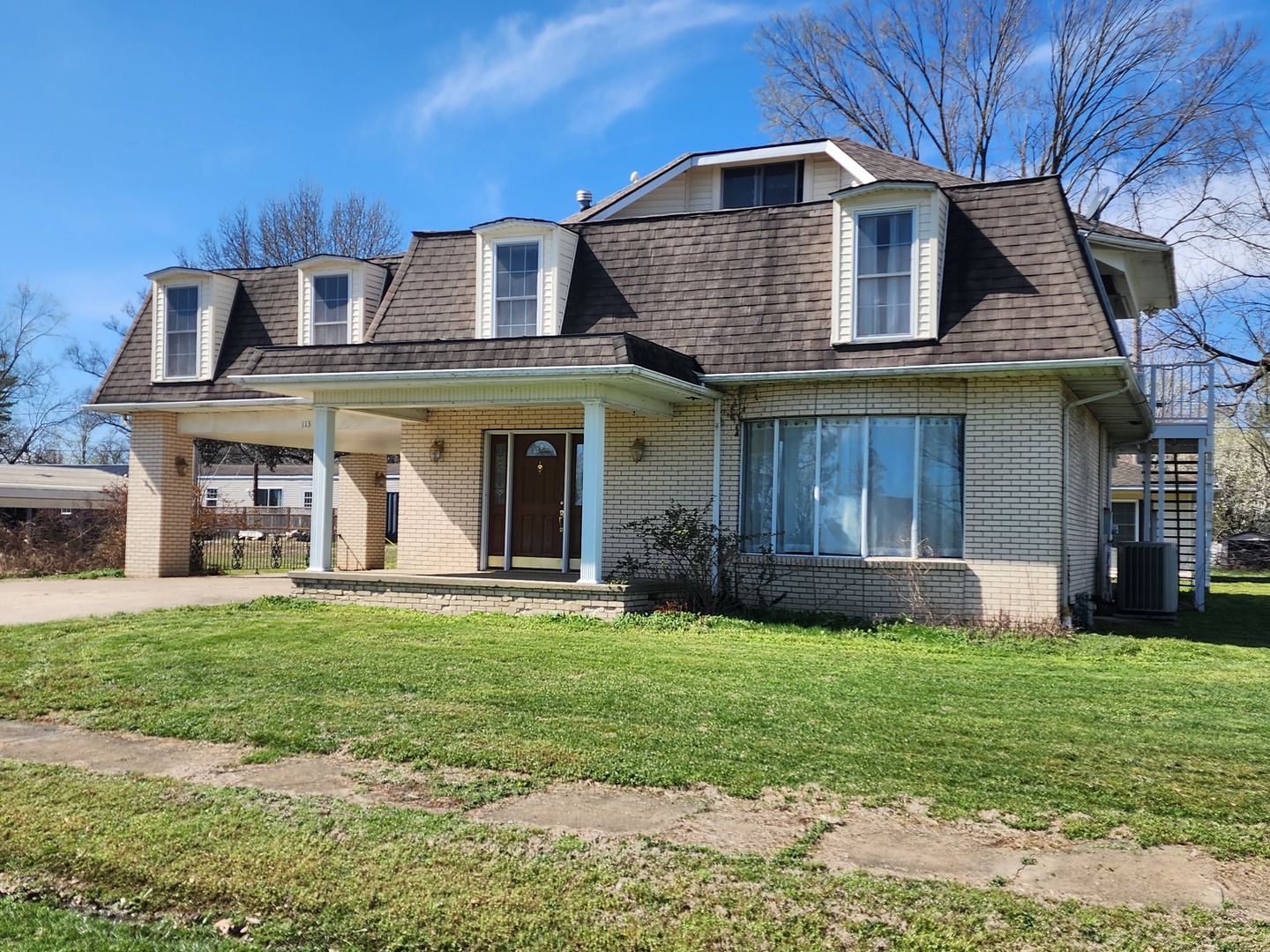 113 Jackson Street, Hurst, IL