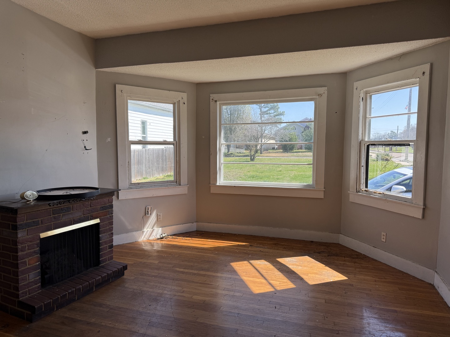 506 W College Street, Harrisburg, IL