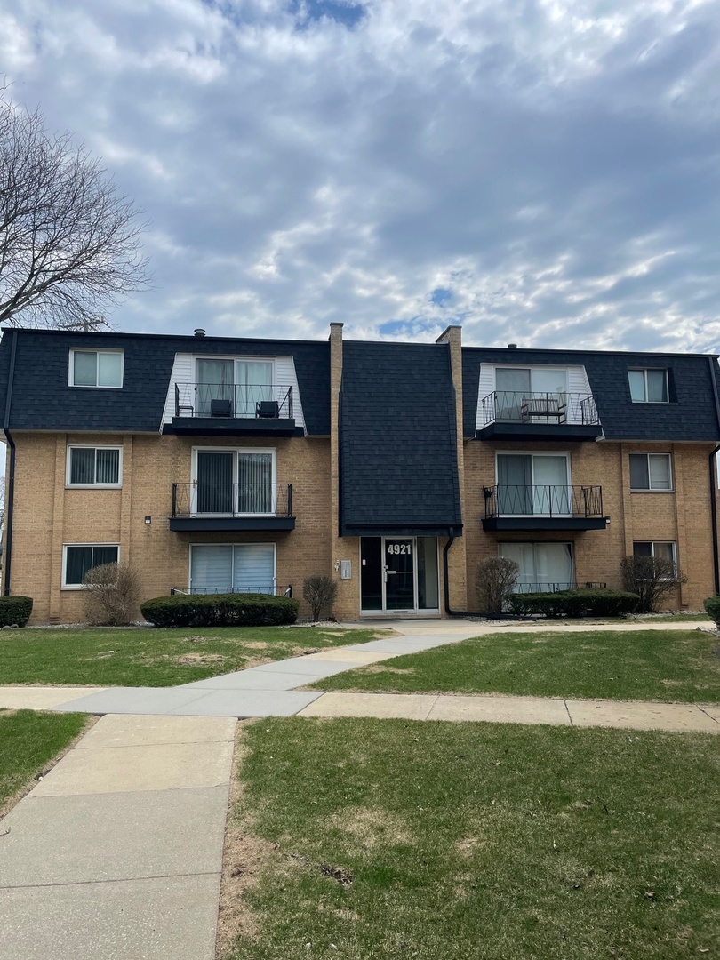 4921 W 109th Street #304, Oak Lawn, IL