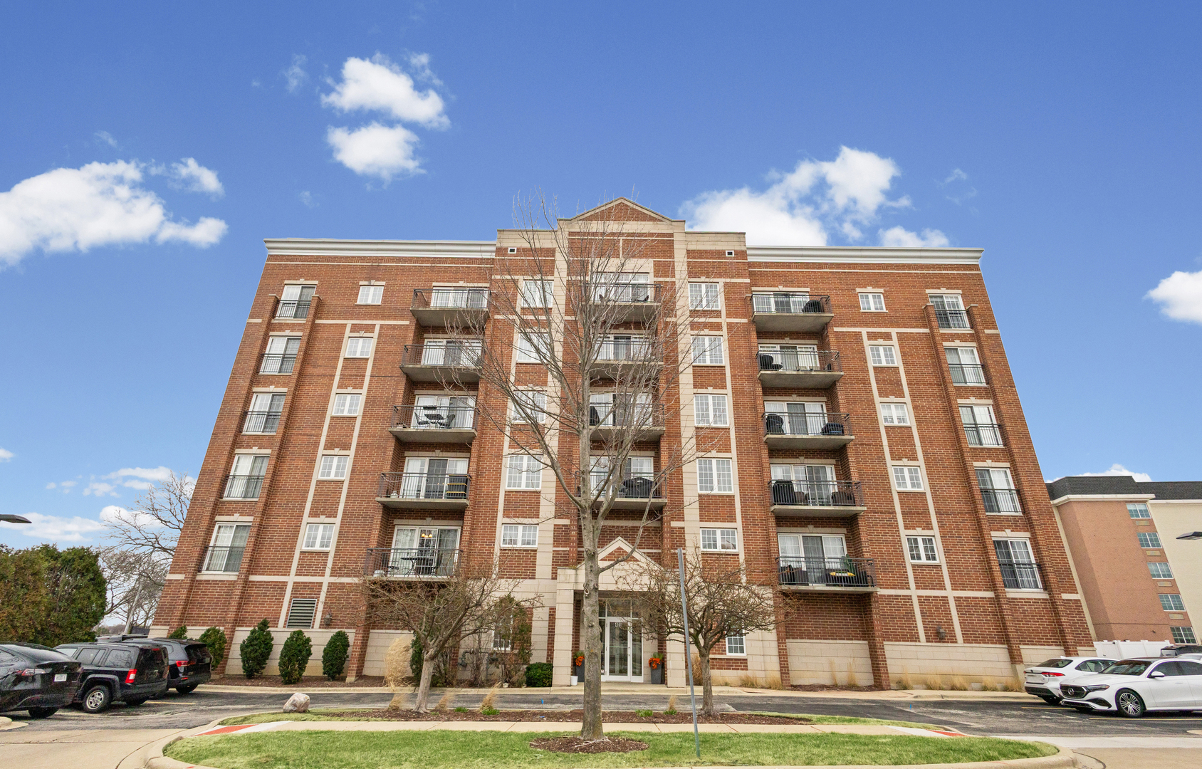 405 S Creekside Drive #605, Palatine, IL