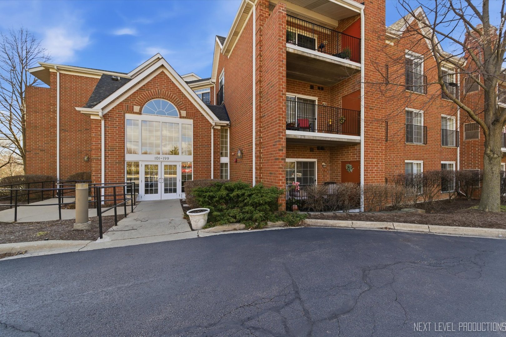 147 Hunt Club Drive #147, St. Charles, IL