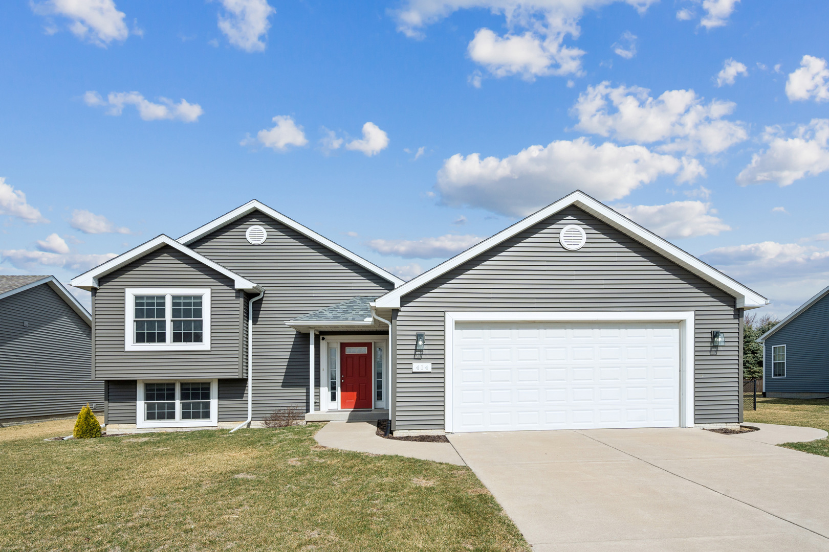 414 W Meadow Lane, Walcott, IA