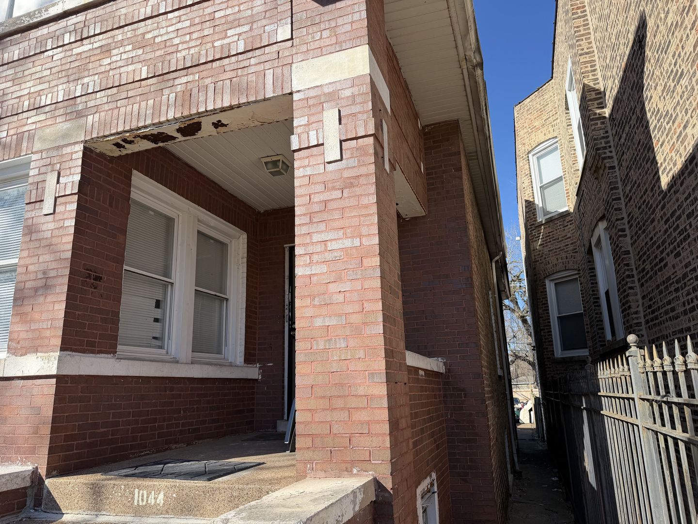 1044 W Marquette Road, Chicago, IL