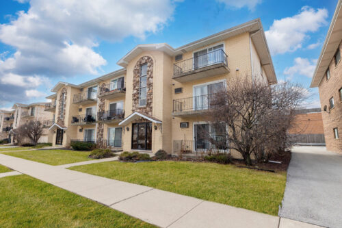 8830 Mobile Avenue #201, Oak Lawn, IL