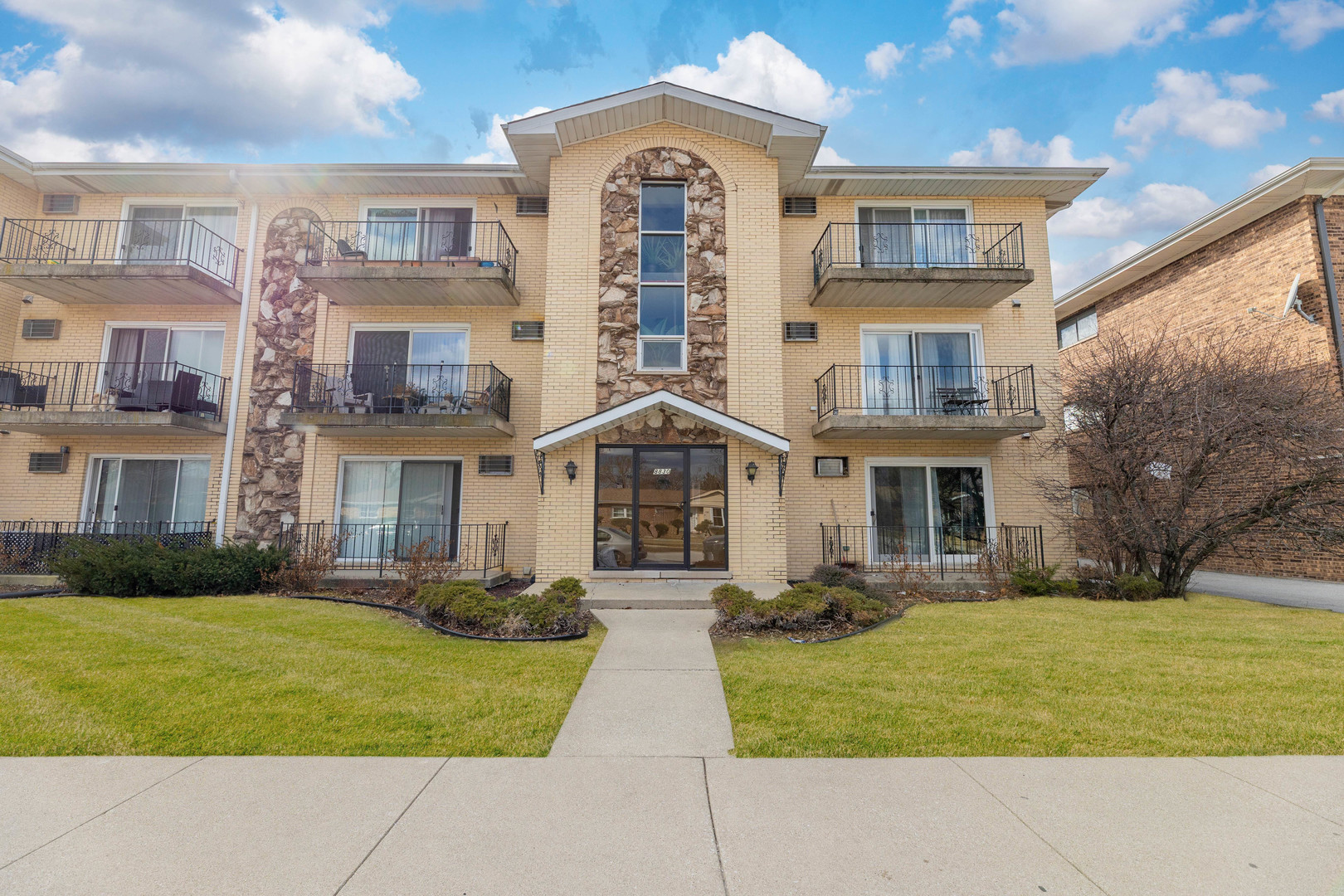 8830 Mobile Avenue #201, Oak Lawn, IL