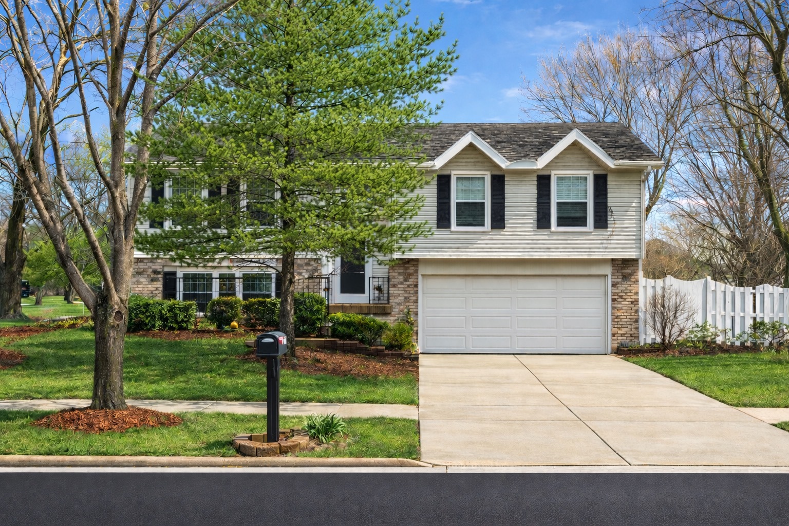 128 S BIRCHWOOD Drive, Naperville, IL