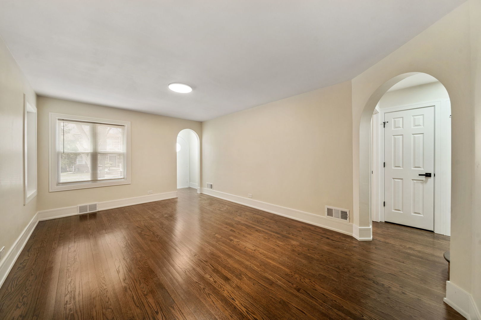 10235 S Rhodes Avenue, Chicago, IL