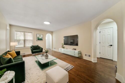 10235 S Rhodes Avenue, Chicago, IL