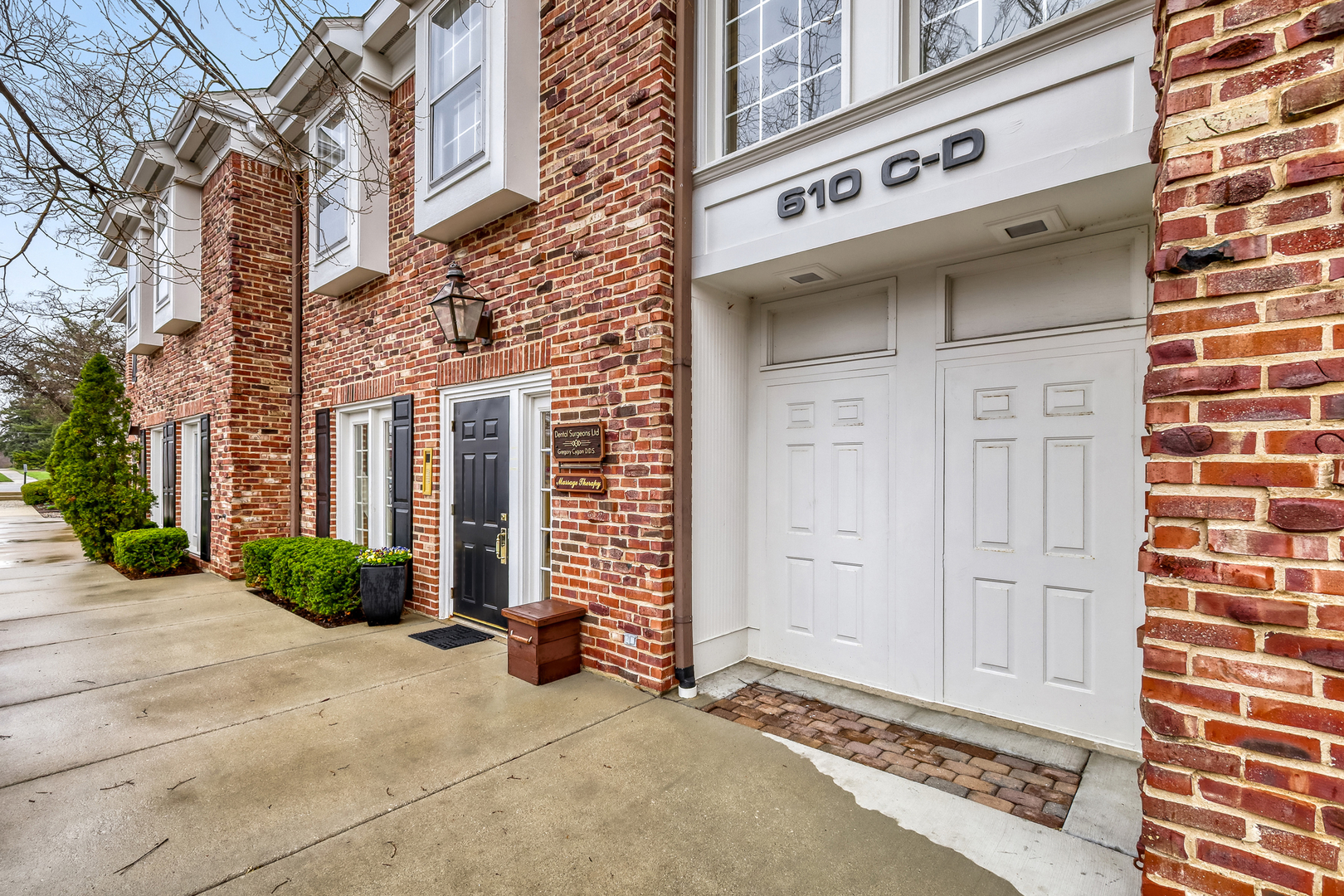 610 W Roosevelt Road #D2, Wheaton, IL