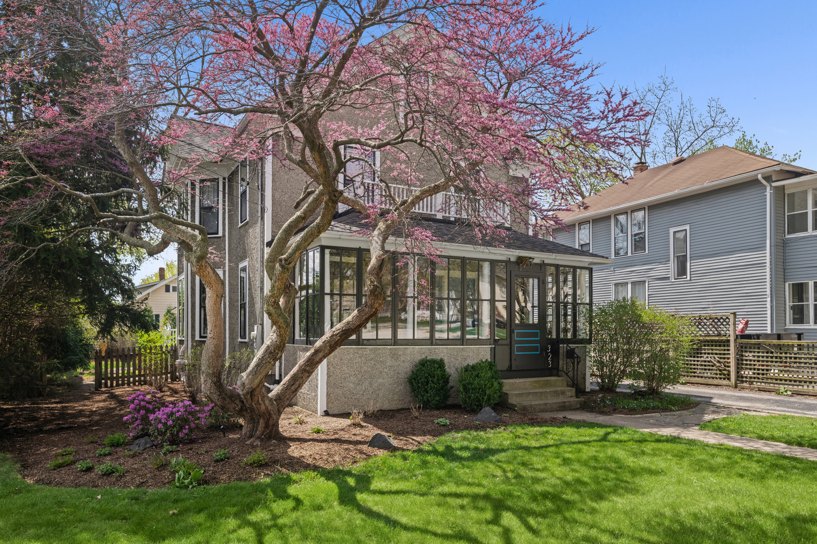 323 W Maple Avenue, Libertyville, IL