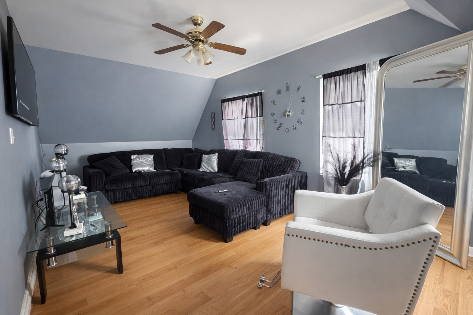 5444 W WALTON Avenue, Chicago, IL