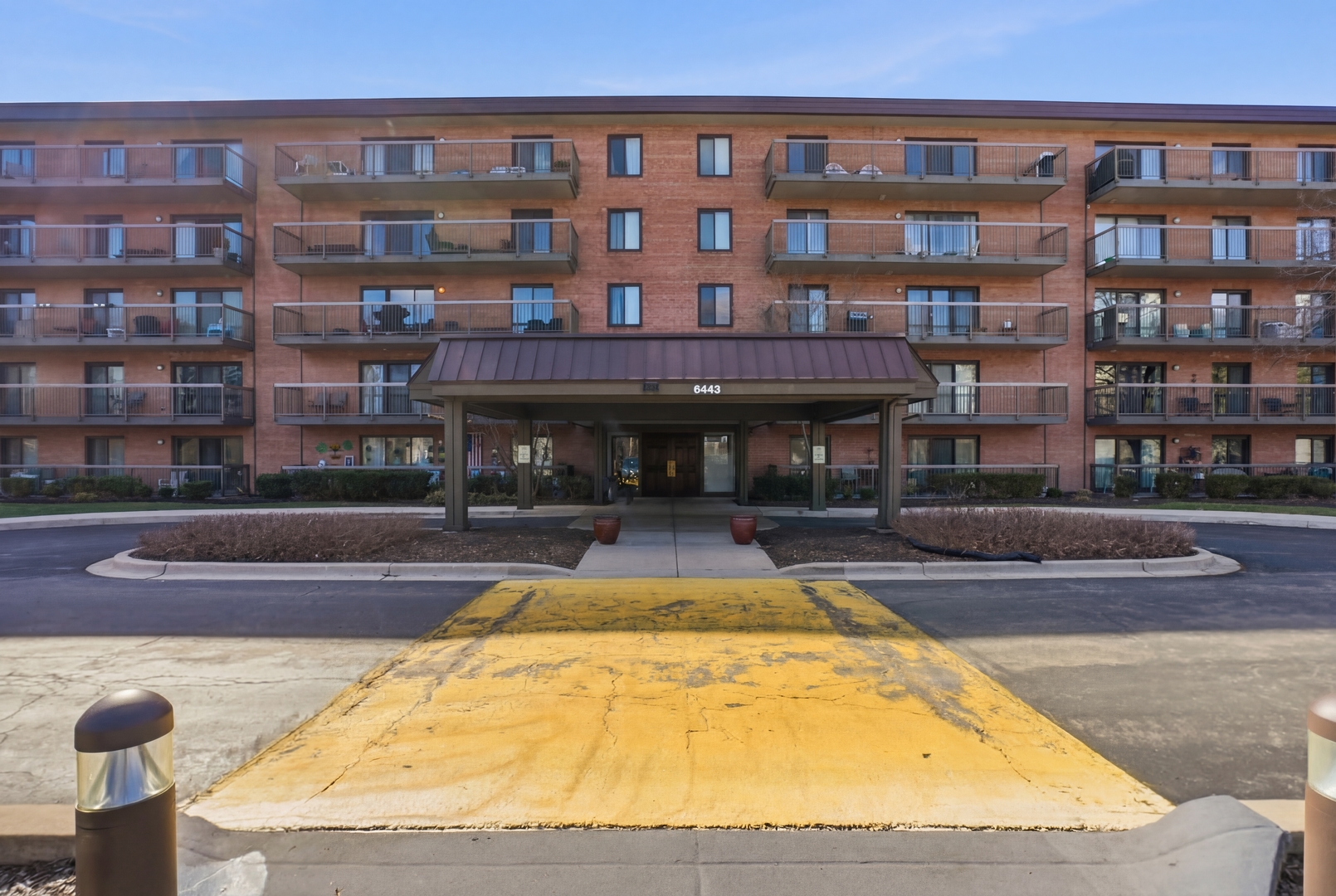 6443 Clarendon Hills Road #402, Willowbrook, IL