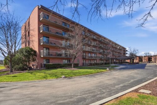 6443 Clarendon Hills Road #402, Willowbrook, IL