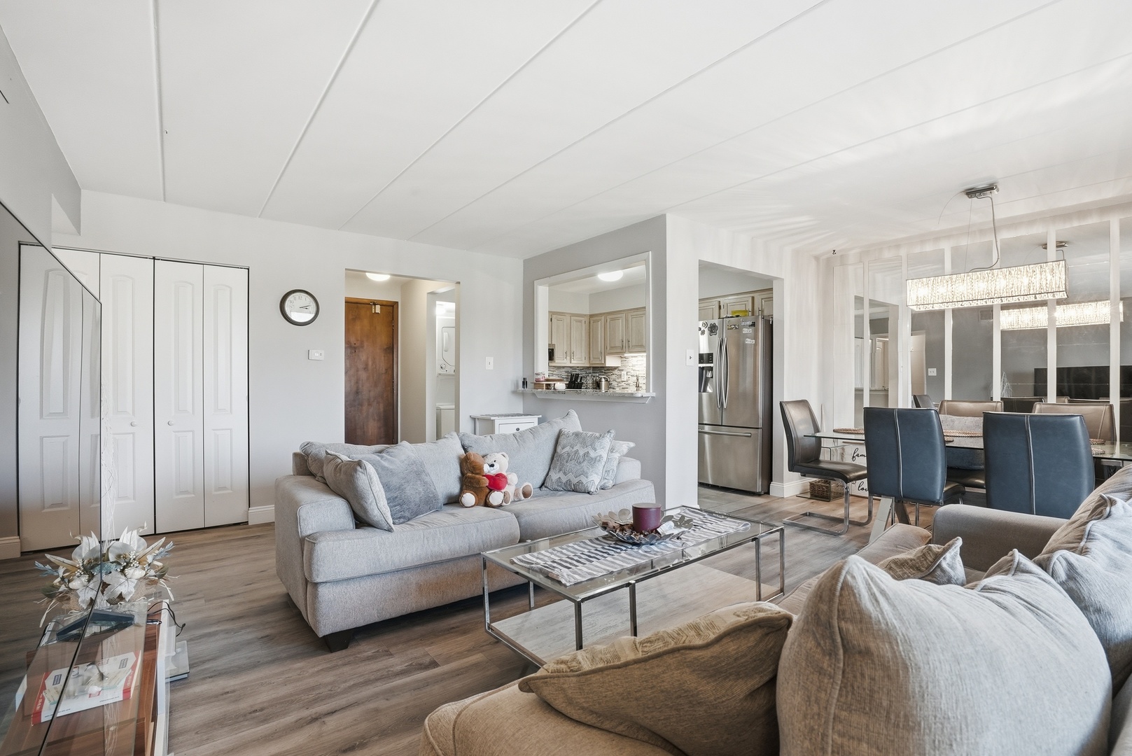 6443 Clarendon Hills Road #402, Willowbrook, IL