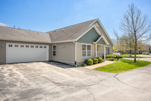 2105 Waterbury Lane #2105, Sycamore, IL