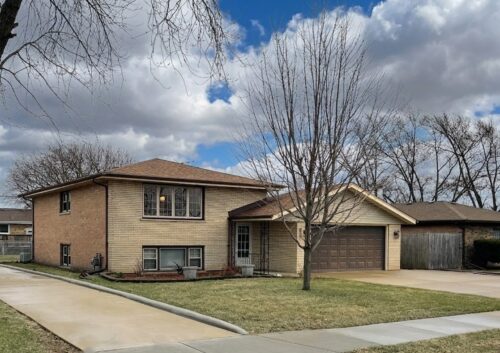 8233 S 76th Avenue, Bridgeview, IL