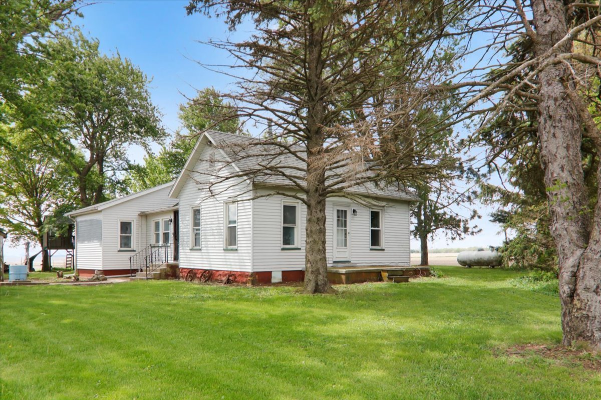 33329 Olympia Road, Minier, IL