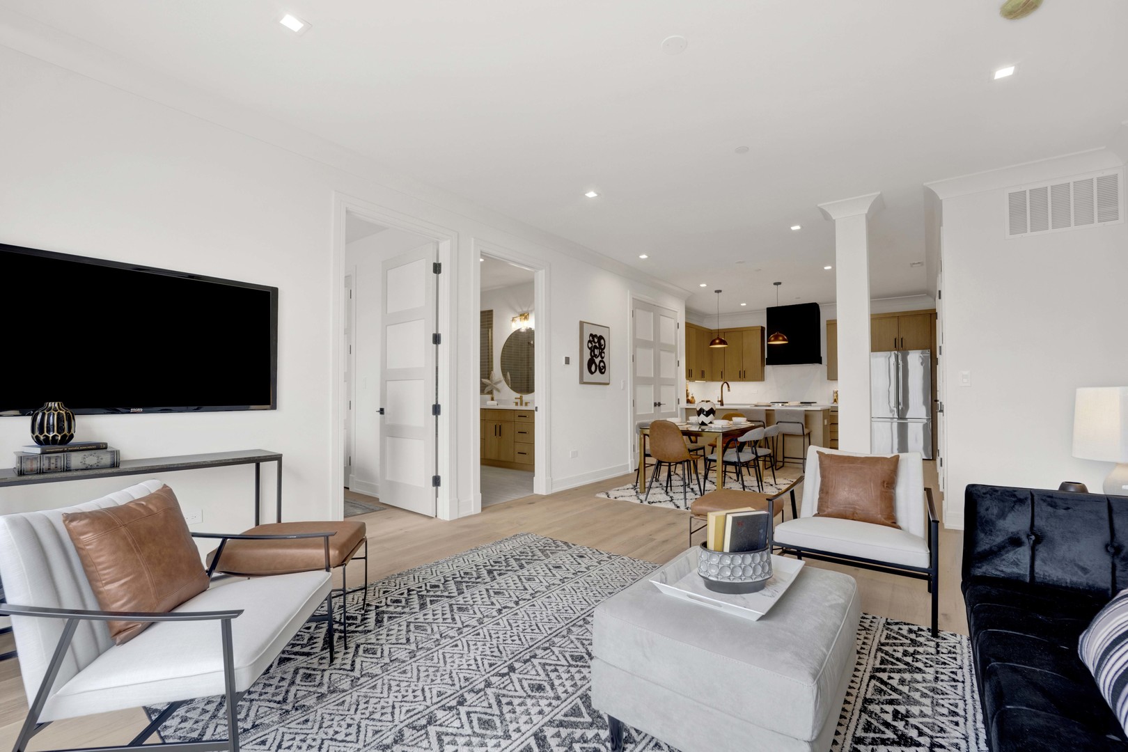 5630 N Broadway Street #5E, Chicago, IL