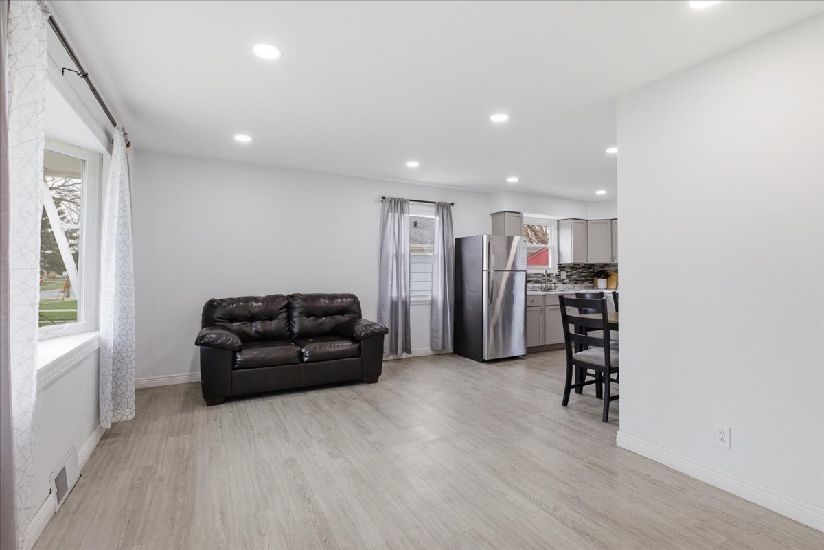 270 Ridge Avenue, Crystal Lake, IL