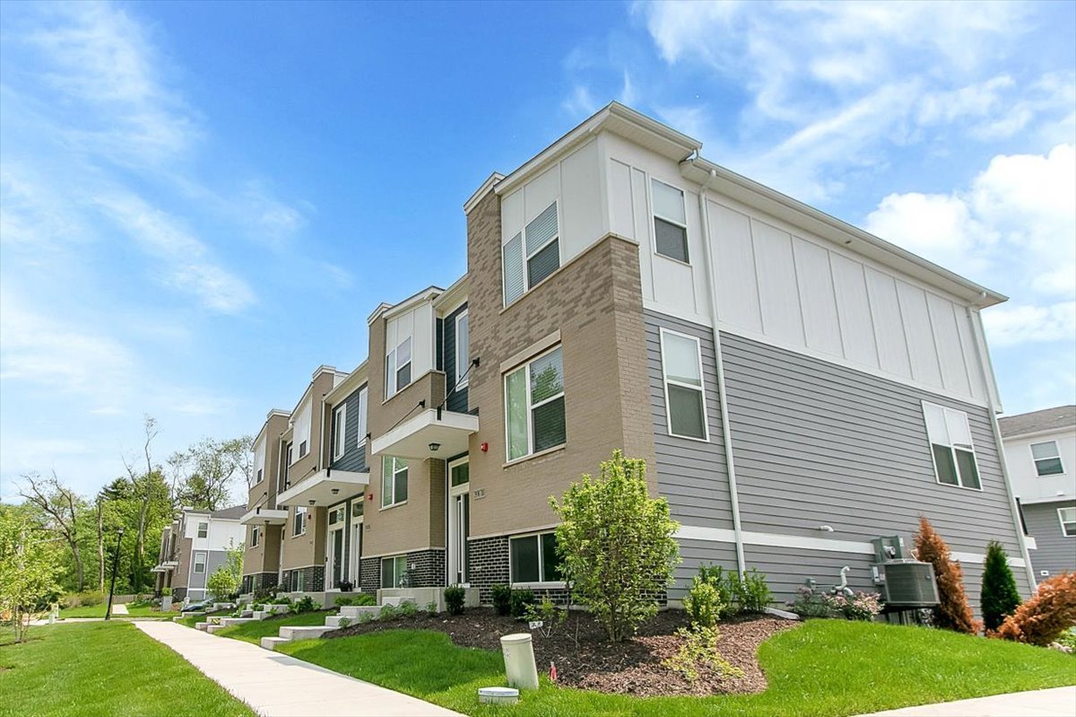 29w710 Cambridge Court, Warrenville, IL