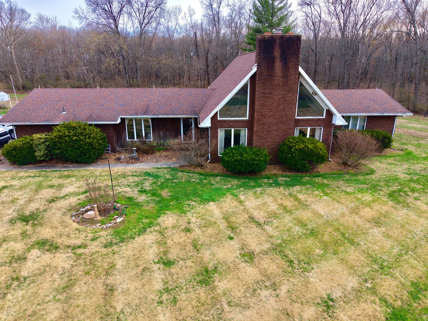 1022 Grouse Lane, Louisville, IL