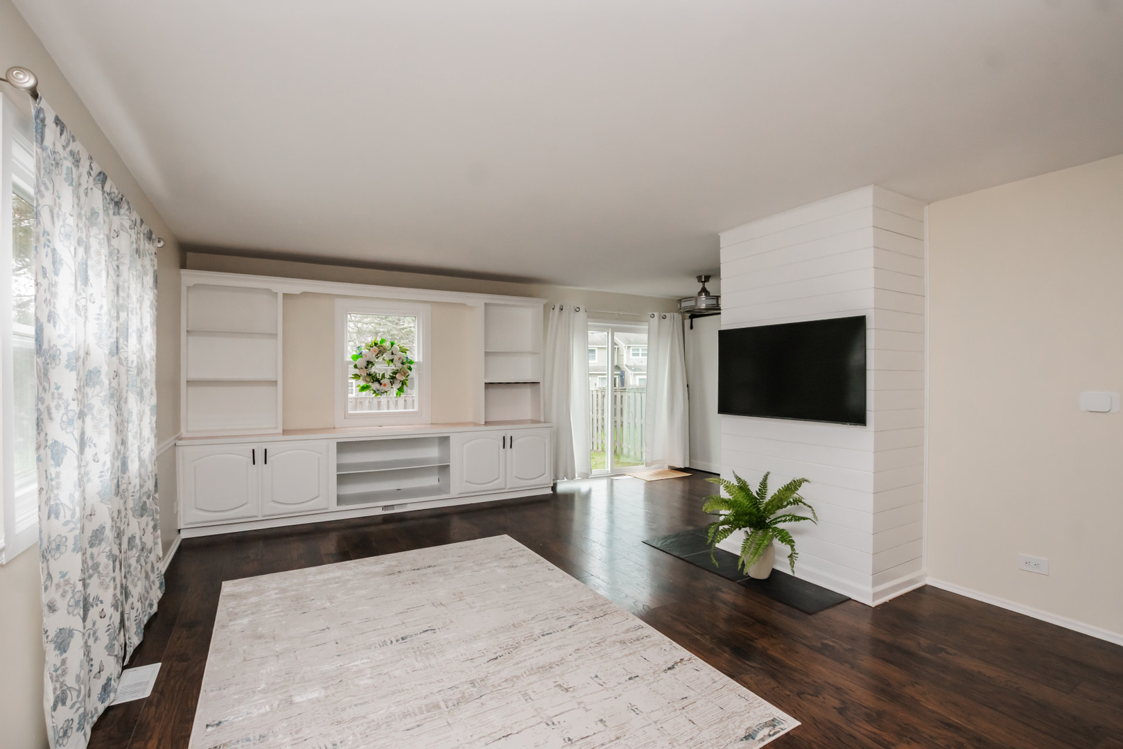837 Carnaby Court, Schaumburg, IL