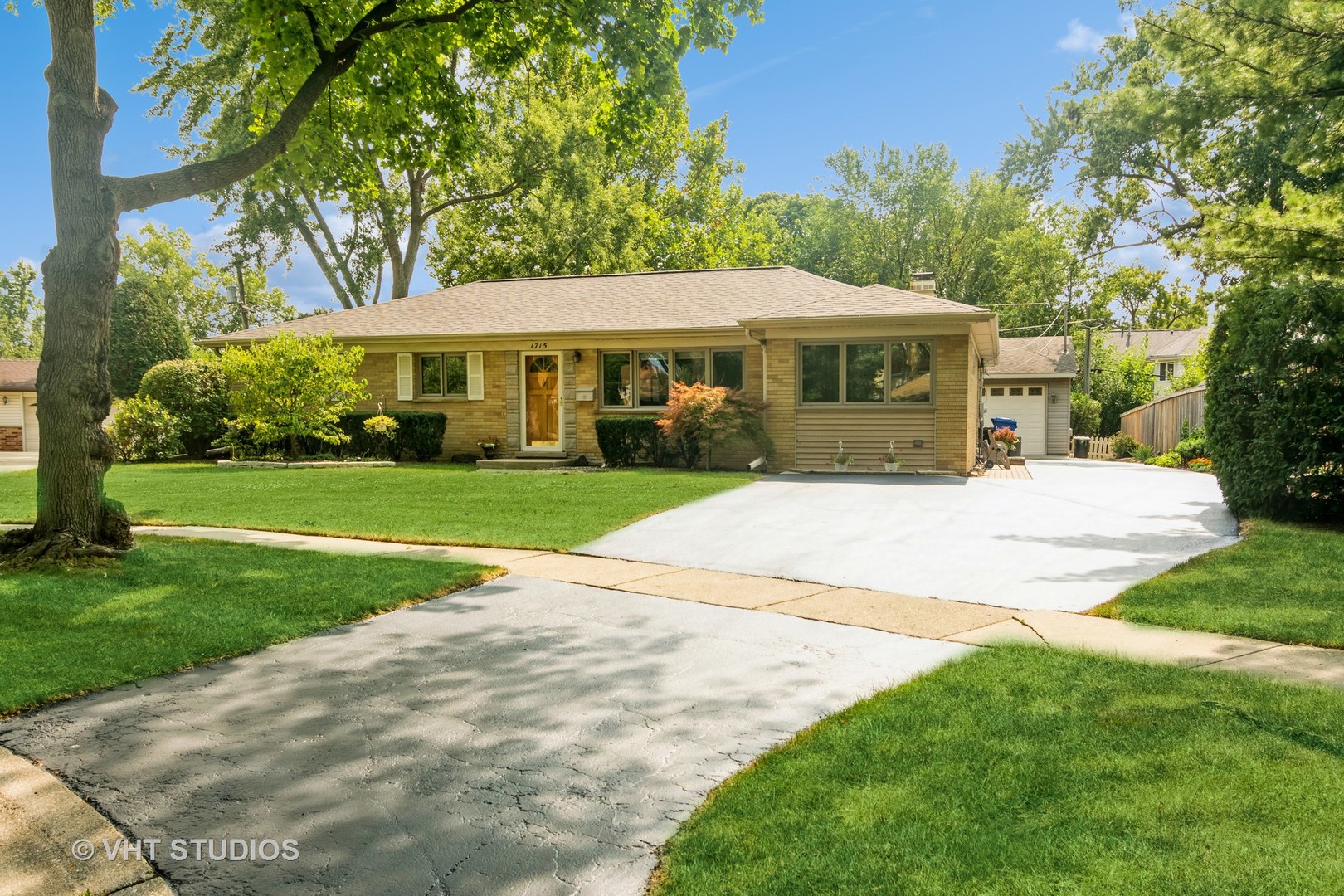 1715 Verde Court, Mount Prospect, IL