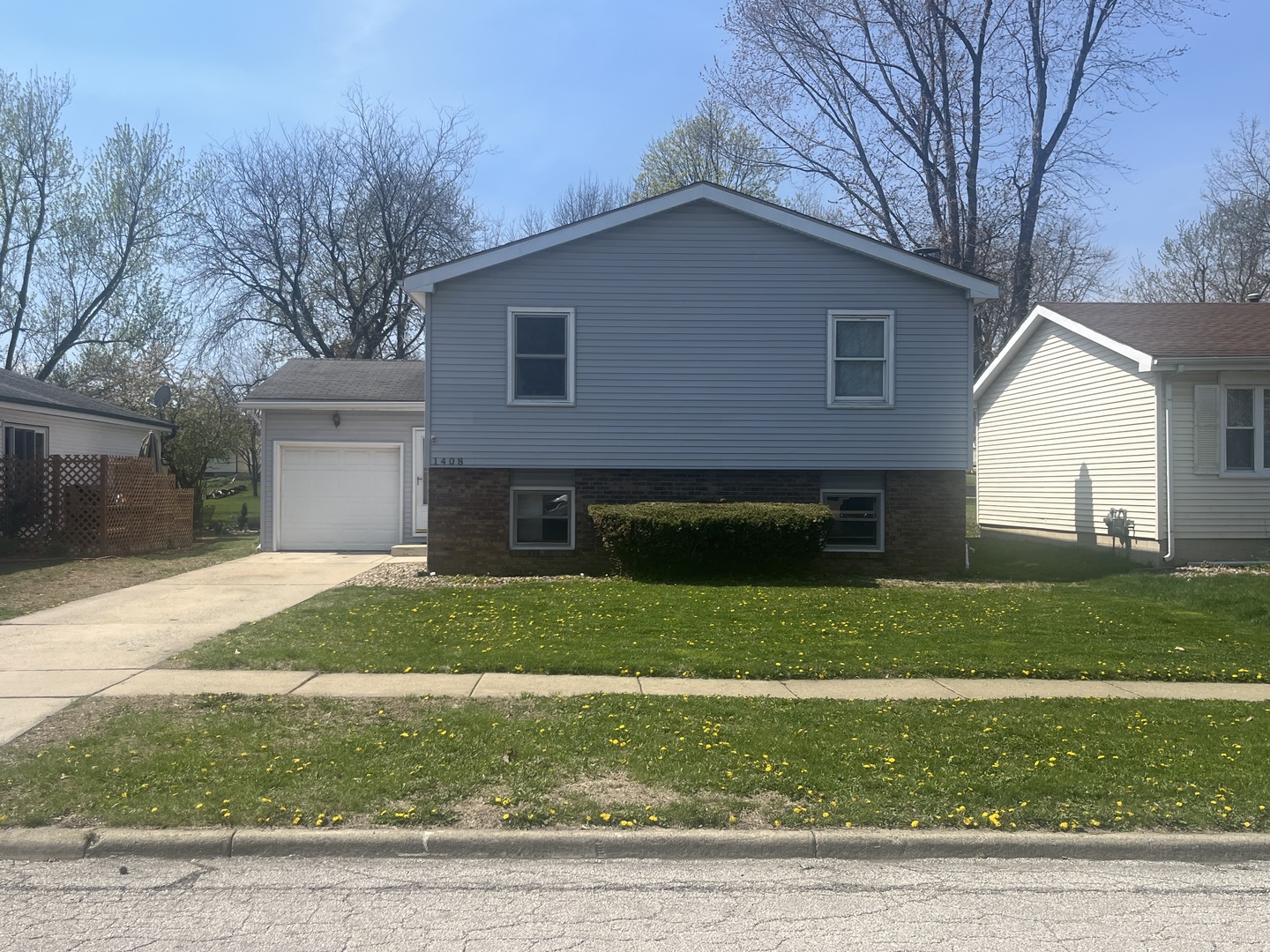 1408 Ridgeport Avenue, Bloomington, IL