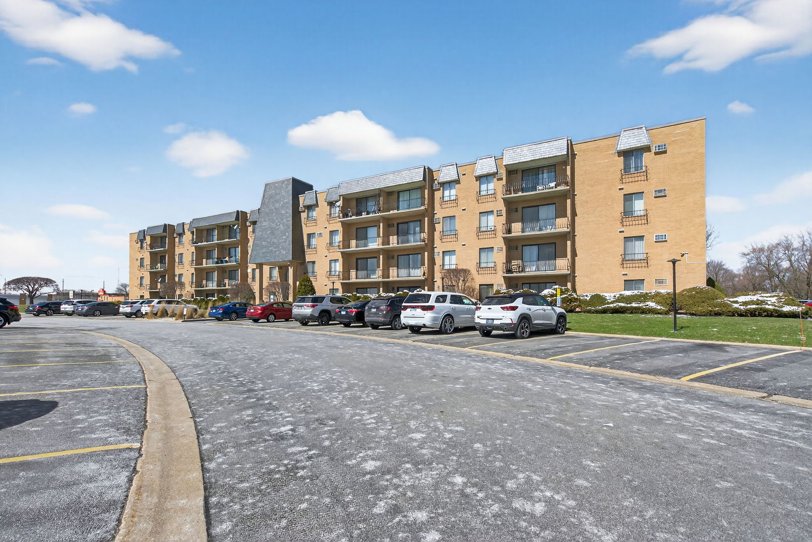 931 W Arquilla Drive #415, Glenwood, IL