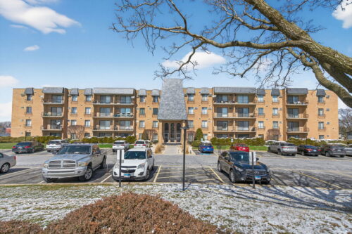 931 W Arquilla Drive #415, Glenwood, IL